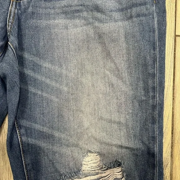 Kancan Trendy Distressed Ankle Jeans in Blue Size 13/30 Priced to Sell! - Picture 2 of 4